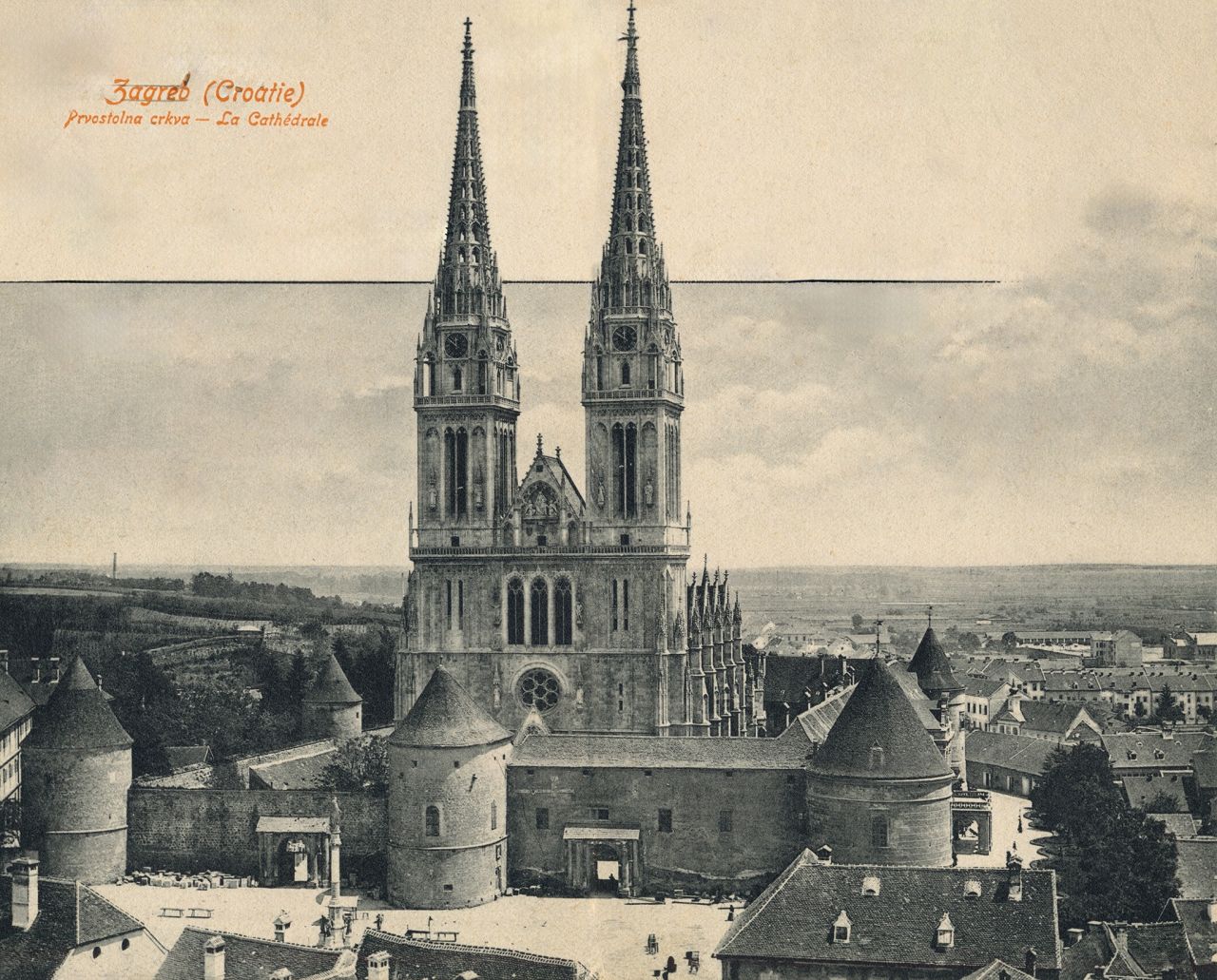 Katedrala oko 1900.-1905. godine (lijevo kula Severnik, u sredini Bakačeva kula i desno kula Nebojan) 